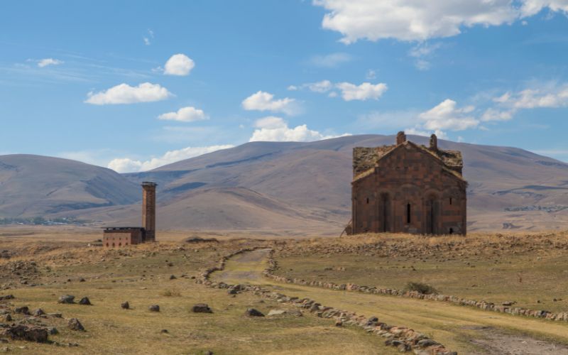 Ebu’l Menûçihr Camii ve Büyük Katedral