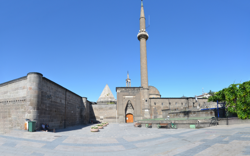 Hunat Hatun Külliyesi