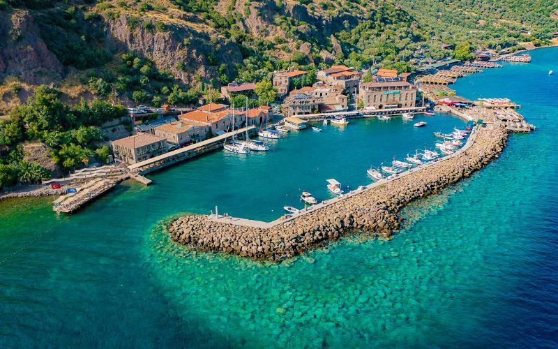 Assos