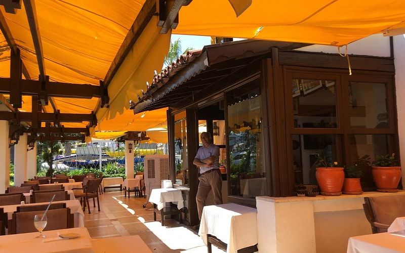 Pineapple Restaurant & Cafe